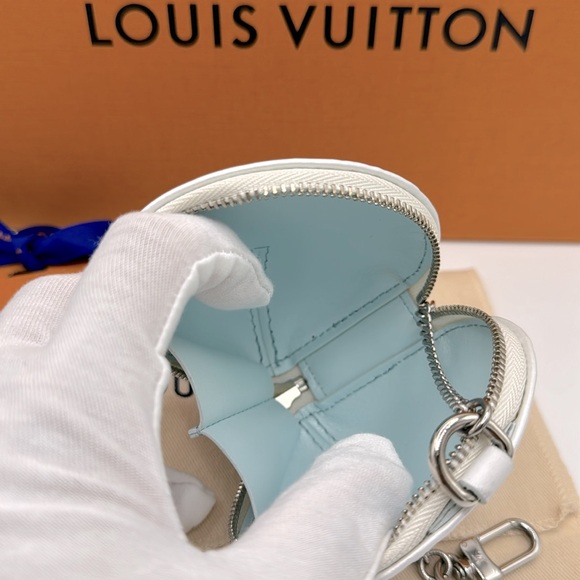 ‼️HOST PICK‼️Louis Vuitton Limited Edition Sold out Shell Coin Purse - Picture 15 of 16